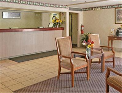 Travelodge - Cincinnati Sharonville Interior photo